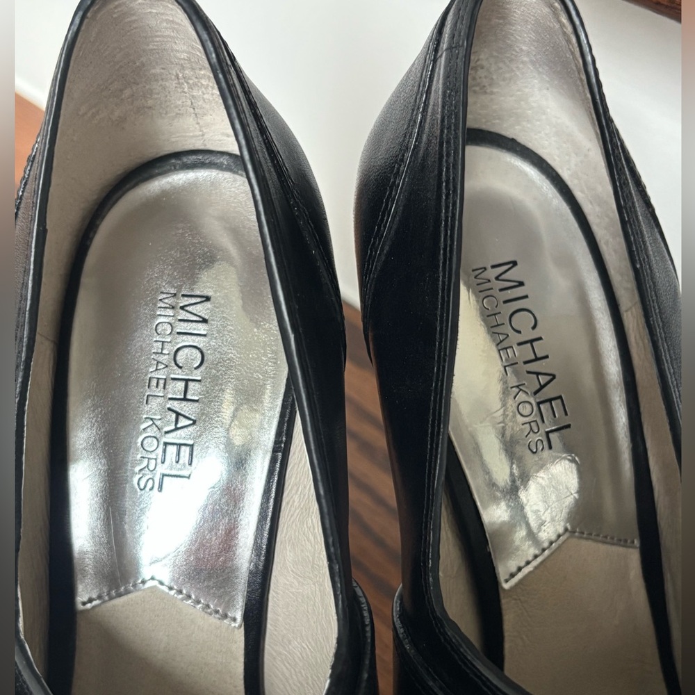 ✨Michael Michael Kors Black Pointed Toe Silver Buckle Heels✨ - Picture 9 of 11
